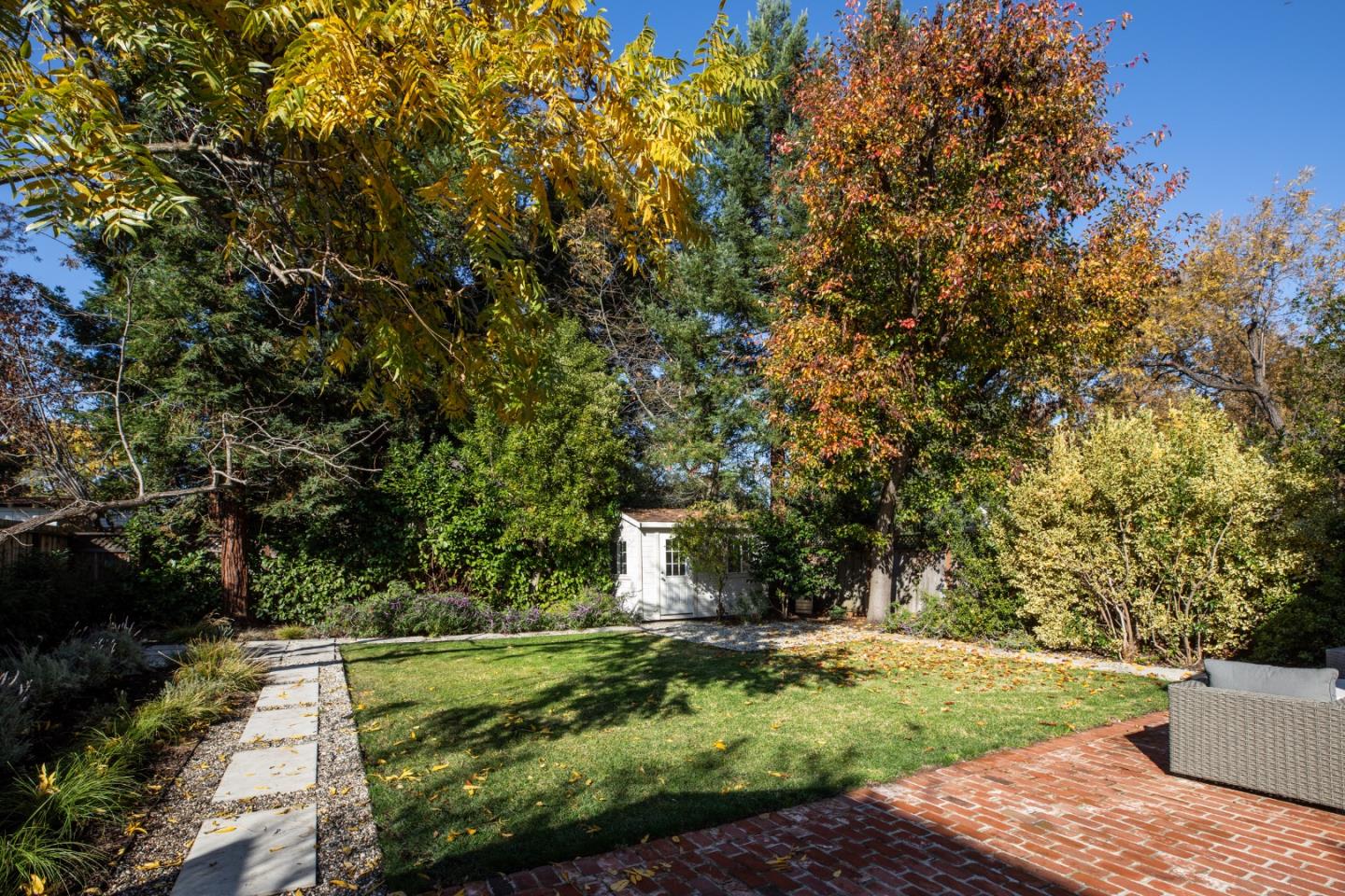 Detail Gallery Image 15 of 16 For 17 Buckthorn Way, Menlo Park,  CA 94025 - 3 Beds | 2/1 Baths