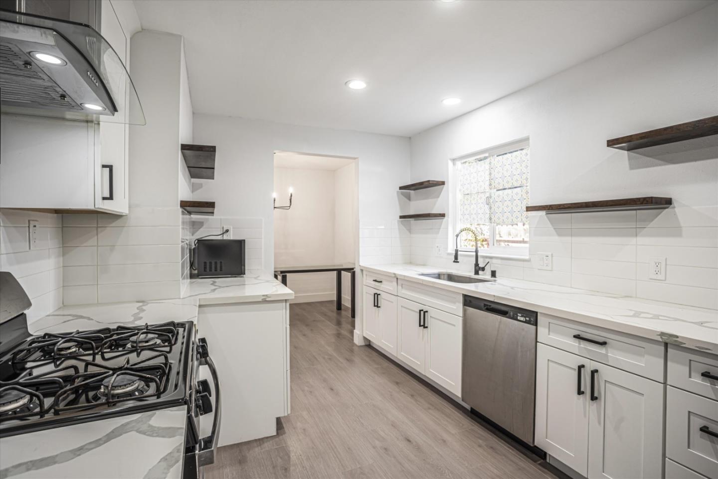 Detail Gallery Image 4 of 17 For 4116 43rd Ave, Sacramento,  CA 95824 - 3 Beds | 2/1 Baths