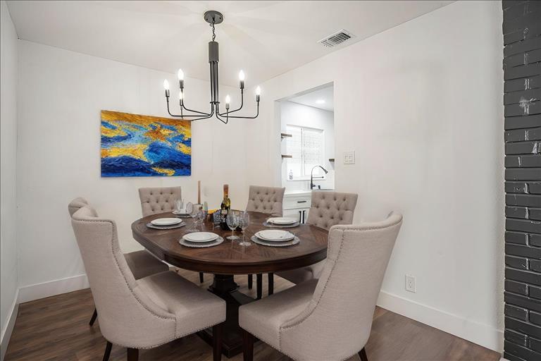 Detail Gallery Image 5 of 17 For 4116 43rd Ave, Sacramento,  CA 95824 - 3 Beds | 2/1 Baths
