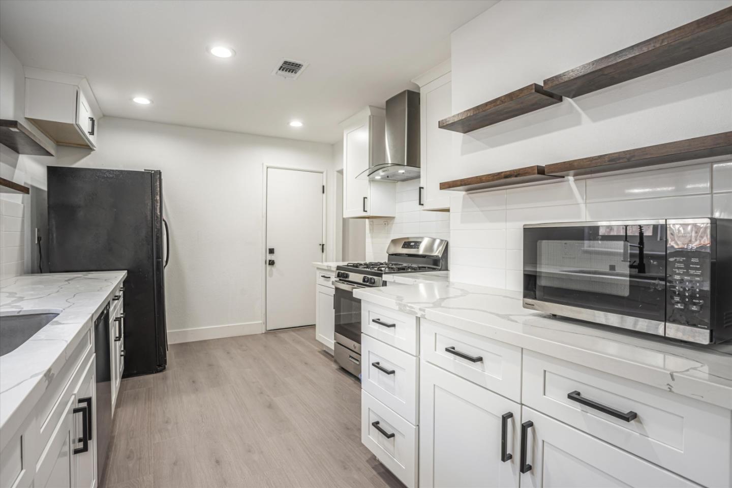 Detail Gallery Image 6 of 17 For 4116 43rd Ave, Sacramento,  CA 95824 - 3 Beds | 2/1 Baths