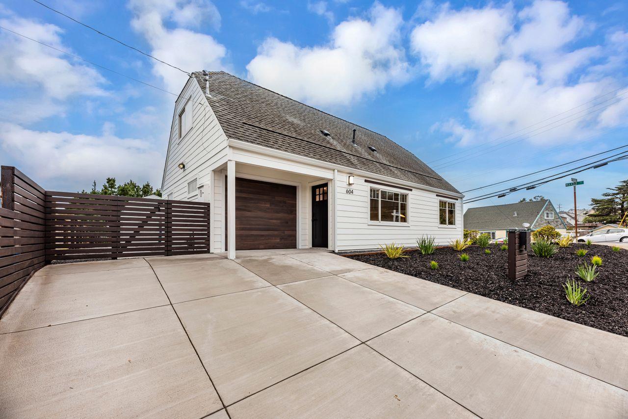 Detail Gallery Image 1 of 37 For 604 Lockhaven Dr, Pacifica,  CA 94044 - 3 Beds | 2 Baths