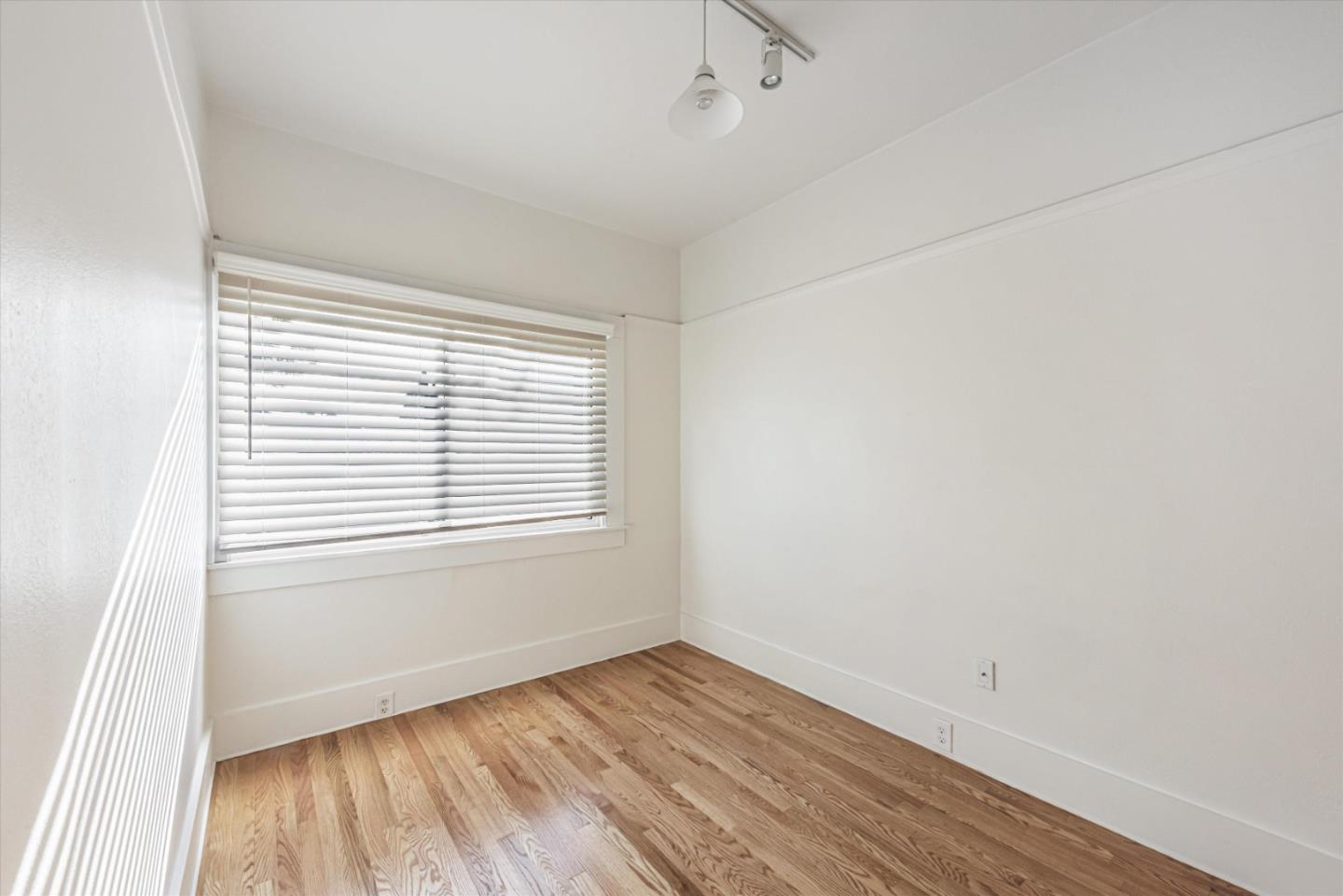 Detail Gallery Image 10 of 15 For 752 40th St #1,  Oakland,  CA 94609 - 2 Beds | 1 Baths