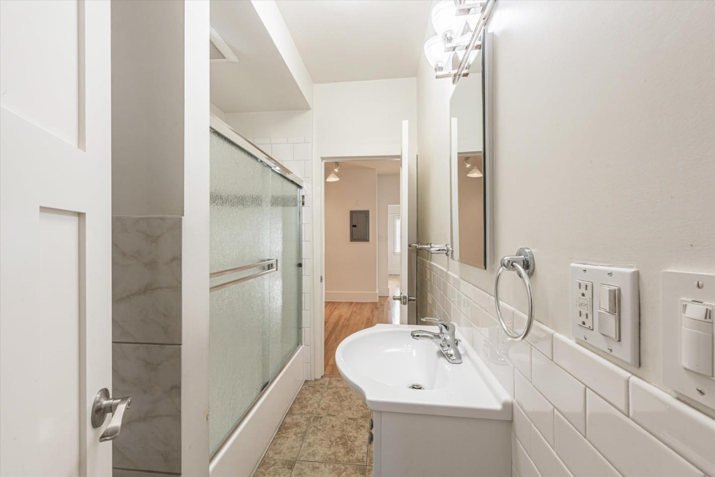 Detail Gallery Image 14 of 15 For 752 40th St #1,  Oakland,  CA 94609 - 2 Beds | 1 Baths