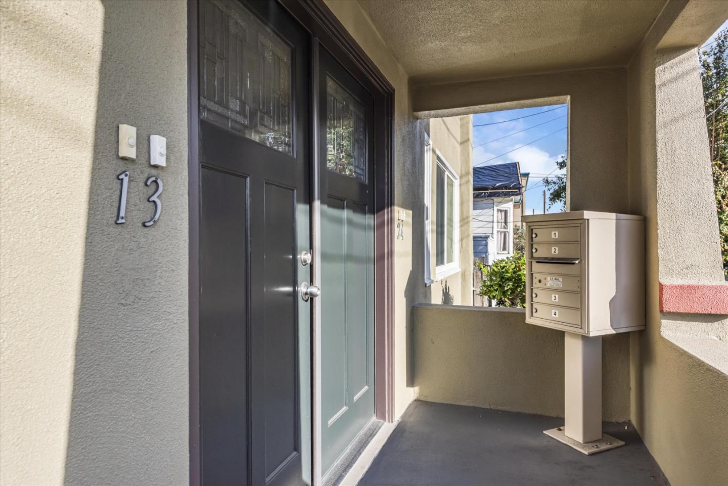 Detail Gallery Image 3 of 15 For 752 40th St #1,  Oakland,  CA 94609 - 2 Beds | 1 Baths