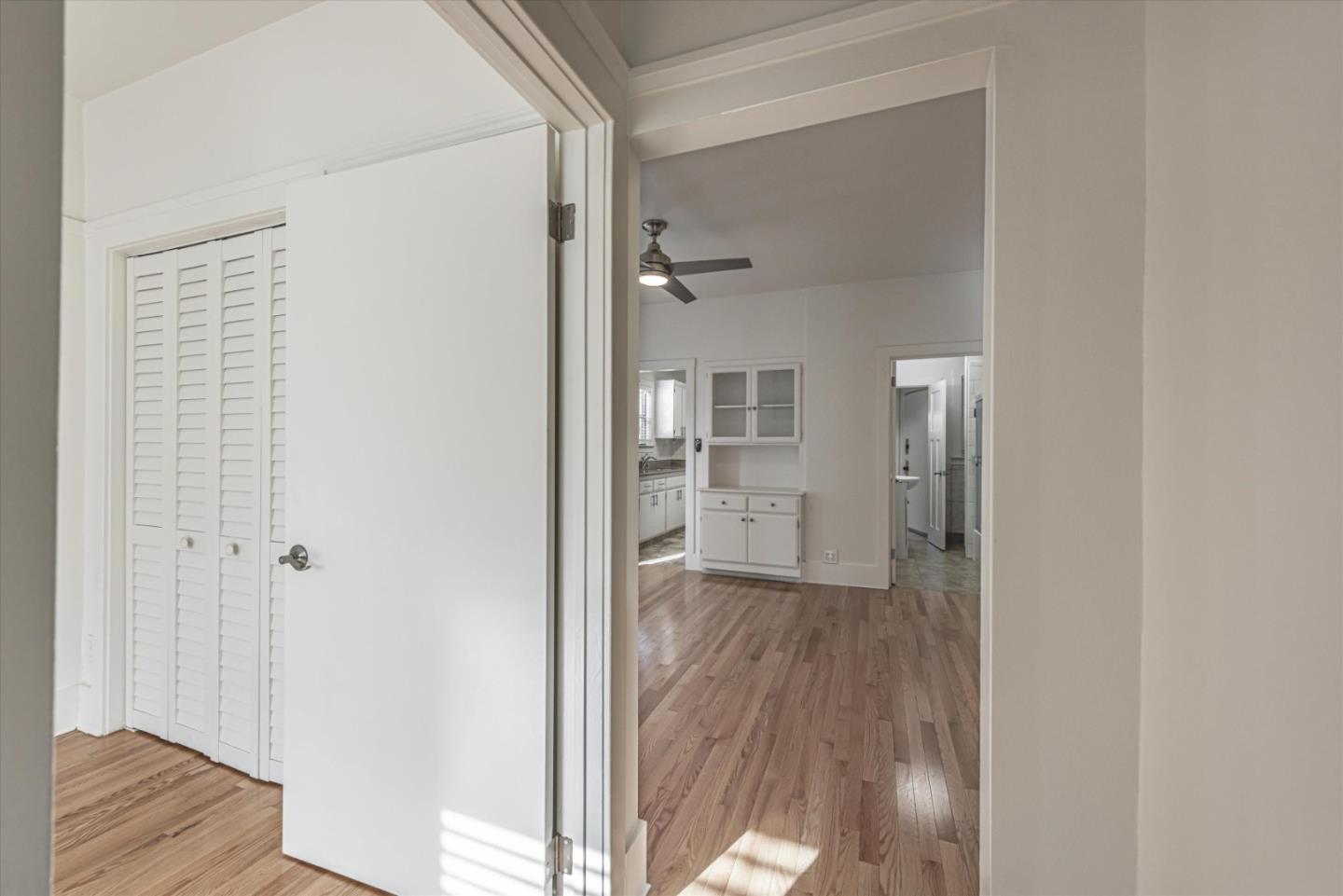 Detail Gallery Image 4 of 15 For 752 40th St #1,  Oakland,  CA 94609 - 2 Beds | 1 Baths