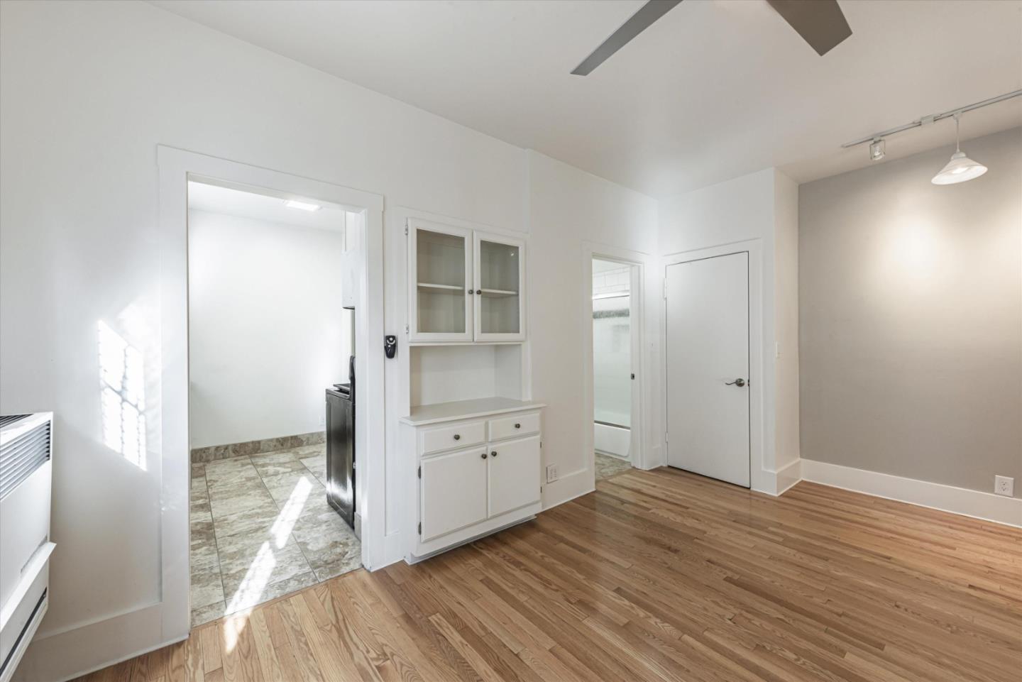 Detail Gallery Image 6 of 15 For 752 40th St #1,  Oakland,  CA 94609 - 2 Beds | 1 Baths