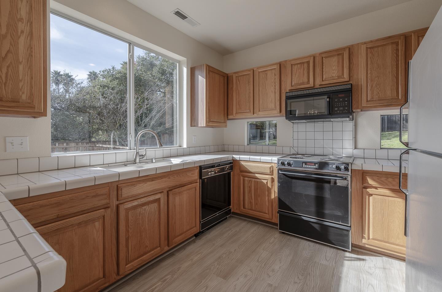 Detail Gallery Image 12 of 56 For 120 Acacia Woods Ct, Aptos,  CA 95003 - 3 Beds | 2/1 Baths