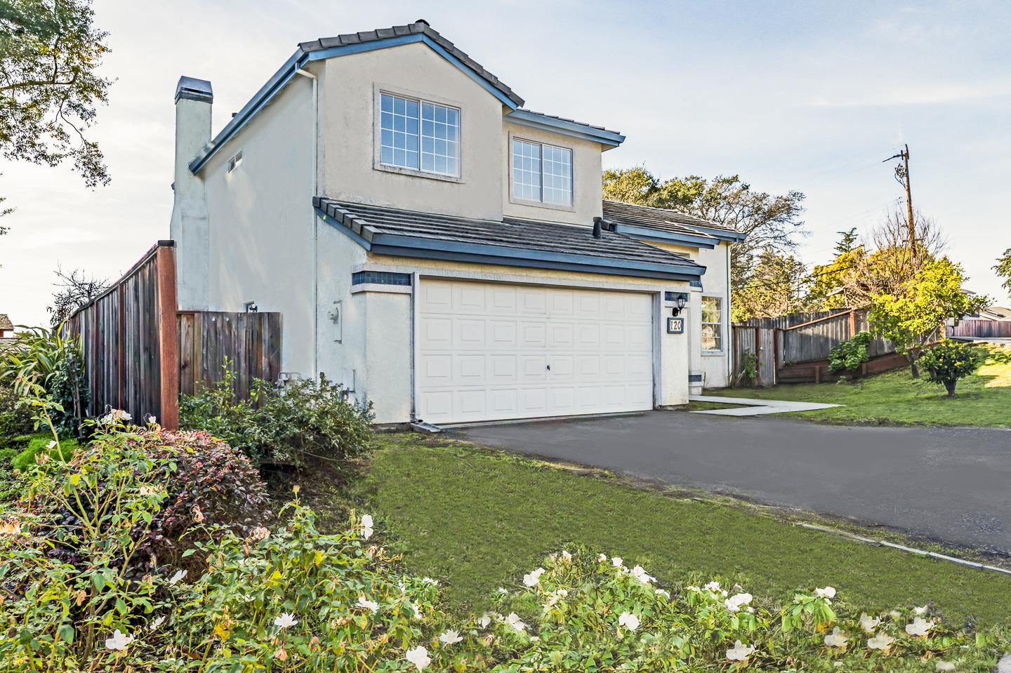 Detail Gallery Image 3 of 56 For 120 Acacia Woods Ct, Aptos,  CA 95003 - 3 Beds | 2/1 Baths