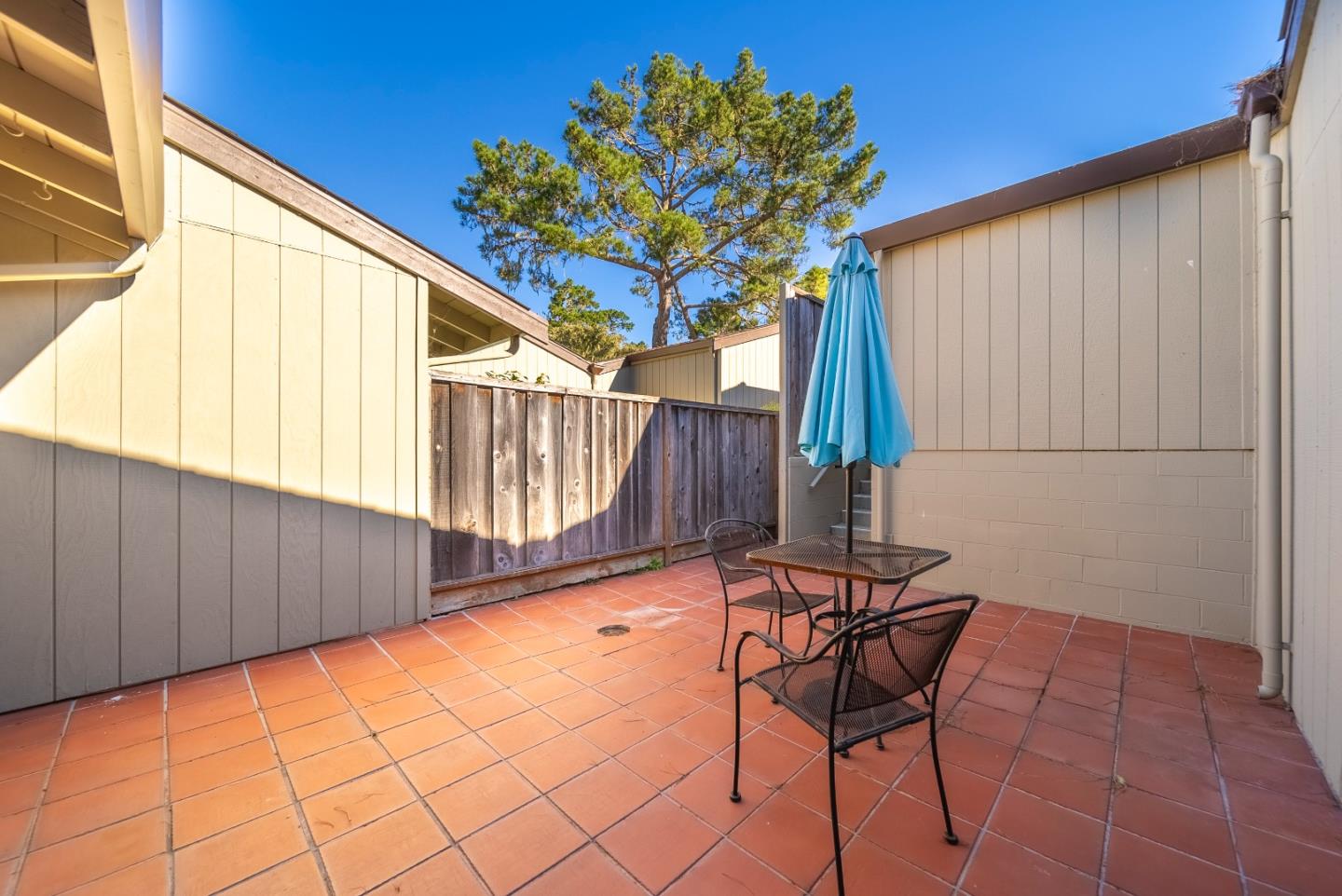 Detail Gallery Image 17 of 20 For 704 Redwood Ln, Pacific Grove,  CA 93950 - 2 Beds | 2 Baths