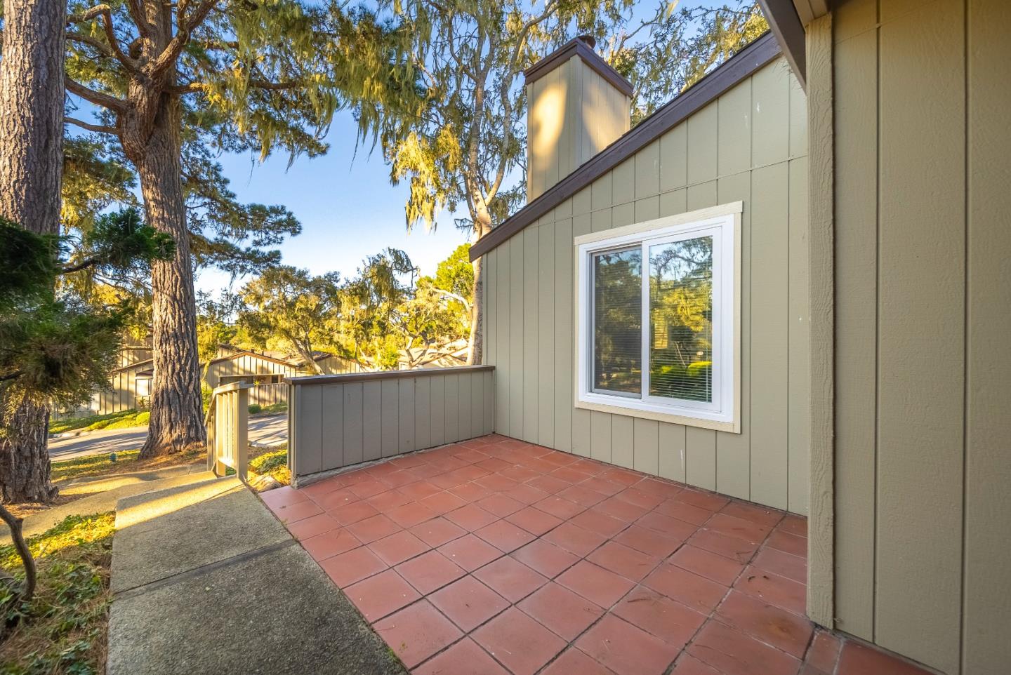 Detail Gallery Image 2 of 20 For 704 Redwood Ln, Pacific Grove,  CA 93950 - 2 Beds | 2 Baths