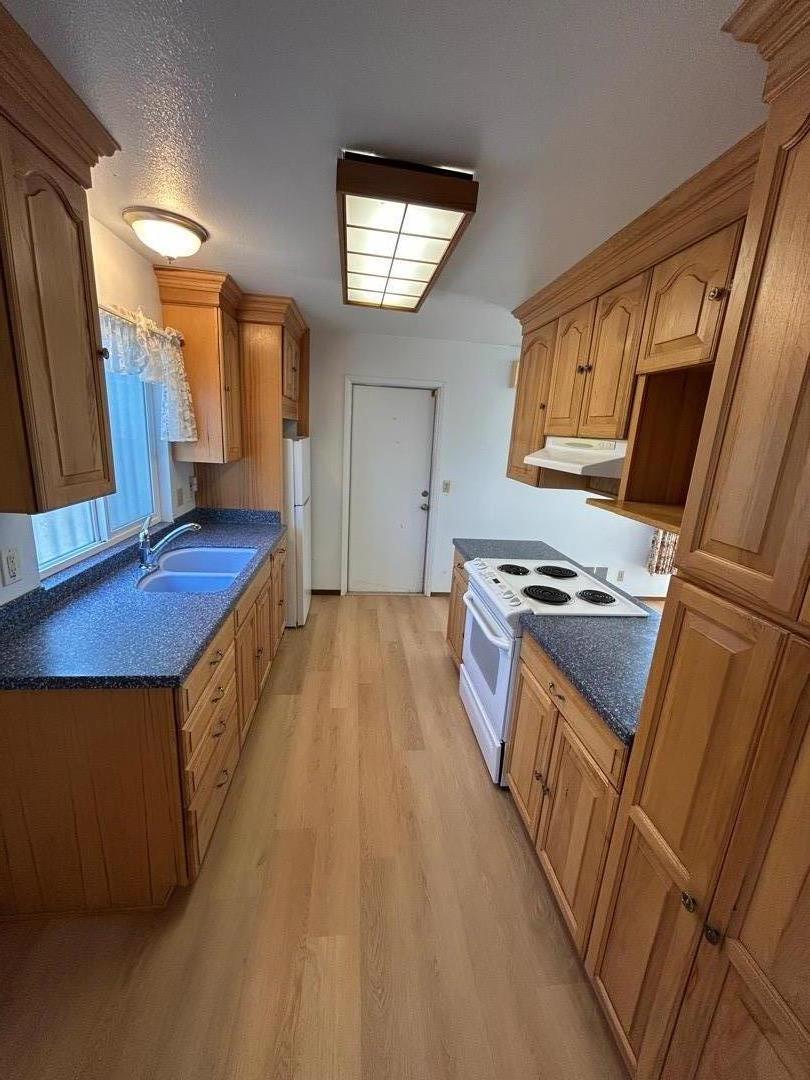 Detail Gallery Image 10 of 16 For 983 Flint Way, Salinas,  CA 93907 - 2 Beds | 2 Baths
