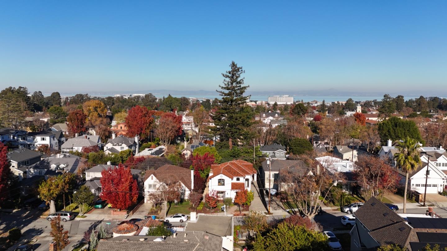 Detail Gallery Image 3 of 67 For 1428 Vancouver Ave, Burlingame,  CA 94010 - 4 Beds | 4 Baths