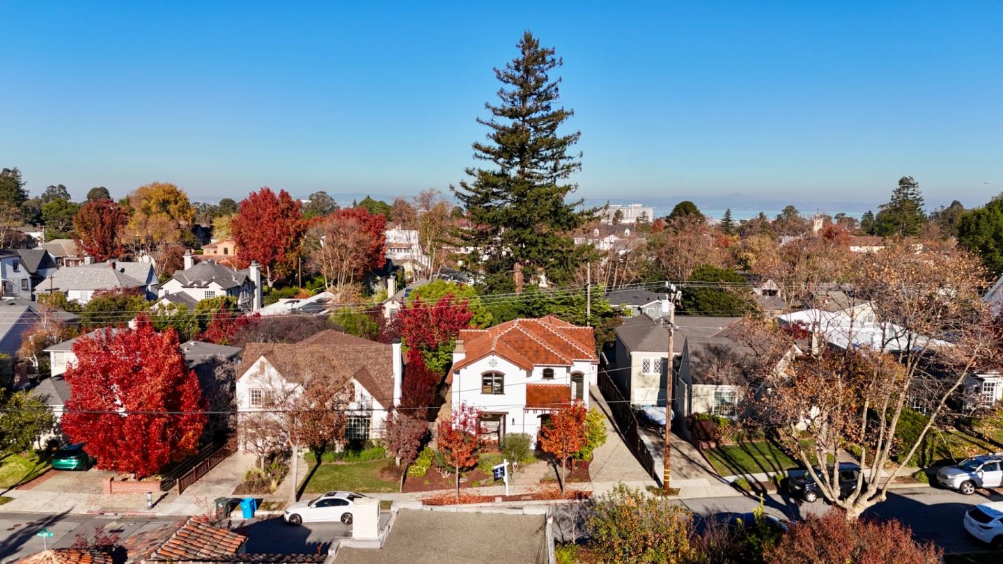 Detail Gallery Image 5 of 67 For 1428 Vancouver Ave, Burlingame,  CA 94010 - 4 Beds | 4 Baths