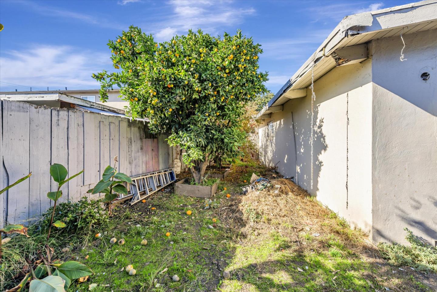 Detail Gallery Image 15 of 19 For 1108 Nw Henderson Ave, Menlo Park,  CA 94025 - 3 Beds | 1 Baths