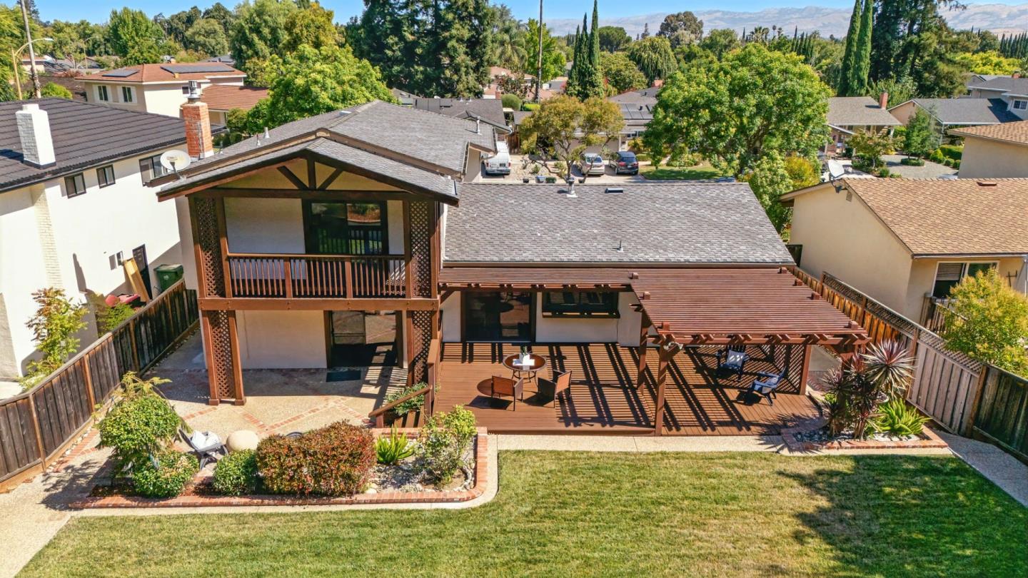 Detail Gallery Image 10 of 59 For 910 Foothill Dr, San Jose,  CA 95123 - 4 Beds | 2/1 Baths