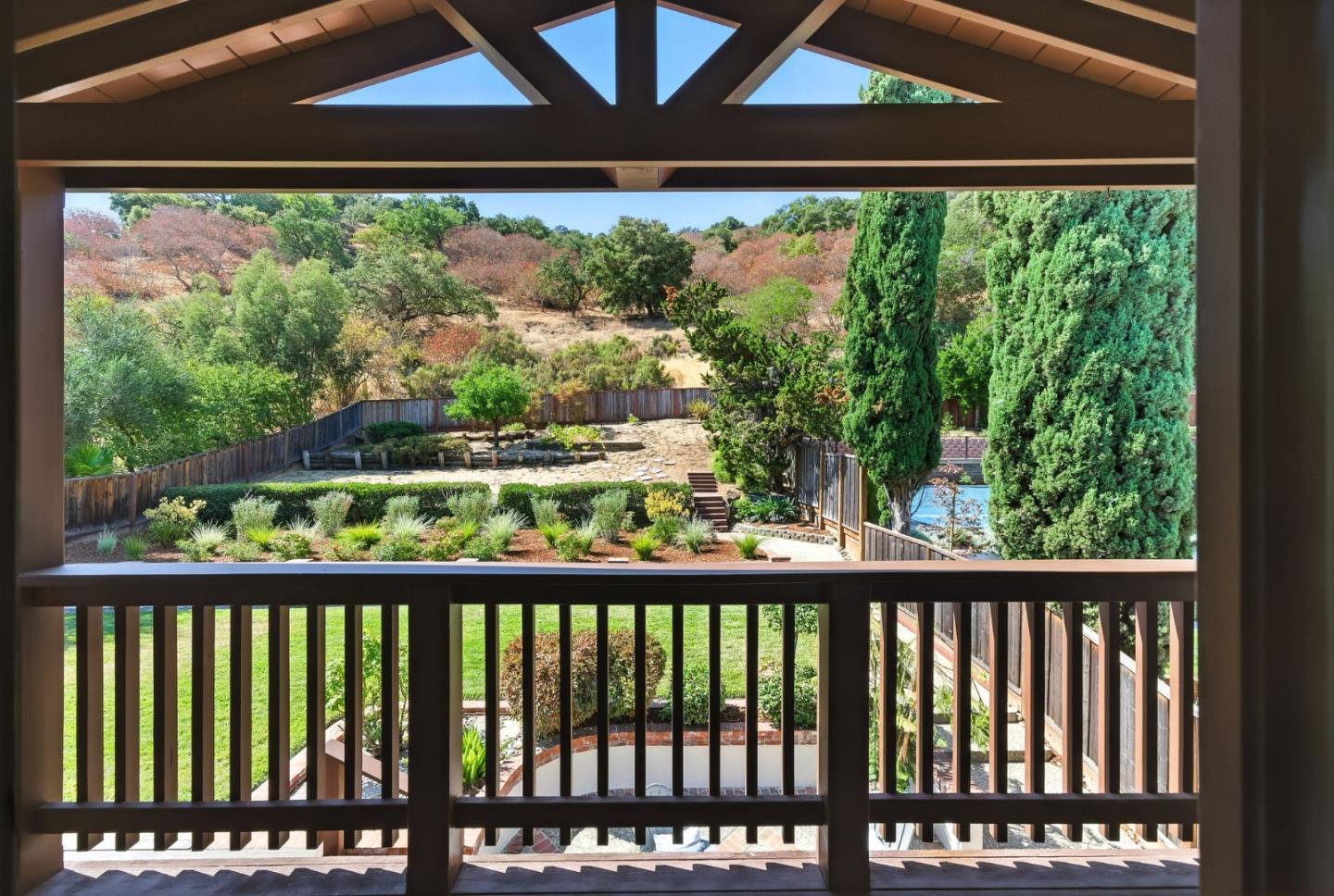 Detail Gallery Image 14 of 59 For 910 Foothill Dr, San Jose,  CA 95123 - 4 Beds | 2/1 Baths