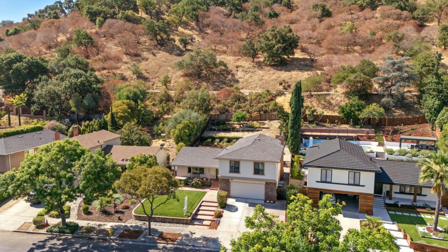 Detail Gallery Image 2 of 59 For 910 Foothill Dr, San Jose,  CA 95123 - 4 Beds | 2/1 Baths