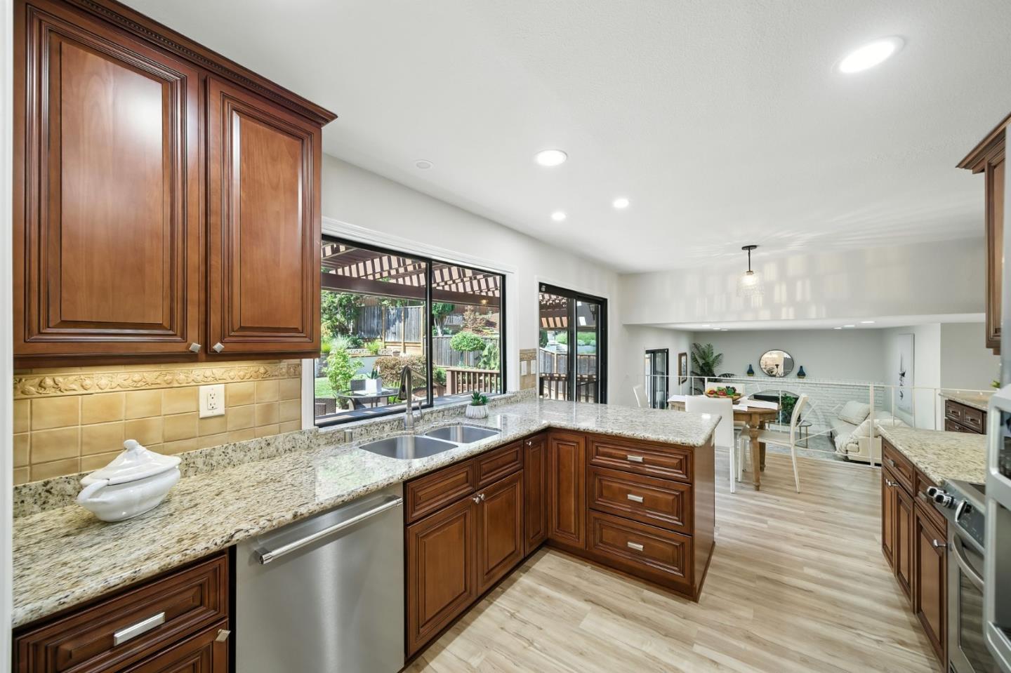 Detail Gallery Image 24 of 59 For 910 Foothill Dr, San Jose,  CA 95123 - 4 Beds | 2/1 Baths