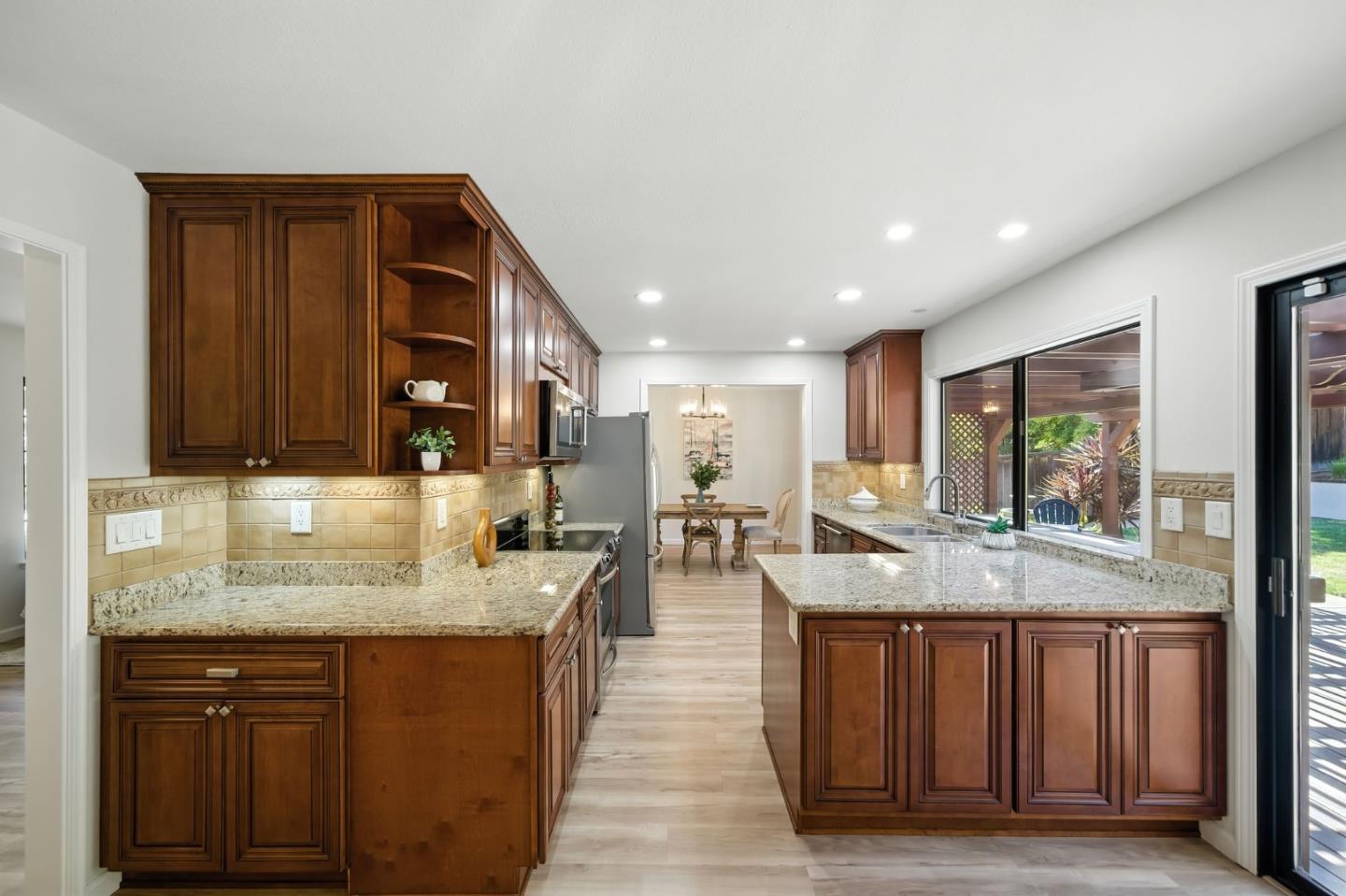 Detail Gallery Image 25 of 59 For 910 Foothill Dr, San Jose,  CA 95123 - 4 Beds | 2/1 Baths