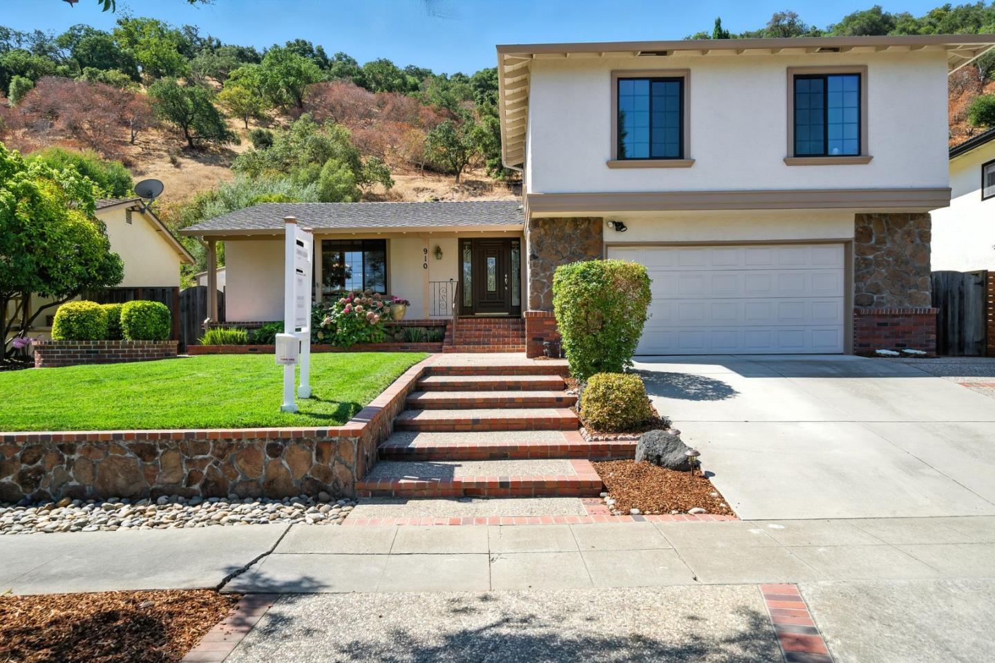 Detail Gallery Image 38 of 59 For 910 Foothill Dr, San Jose,  CA 95123 - 4 Beds | 2/1 Baths