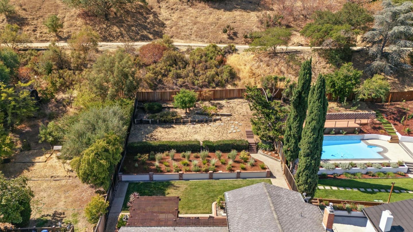 Detail Gallery Image 5 of 59 For 910 Foothill Dr, San Jose,  CA 95123 - 4 Beds | 2/1 Baths