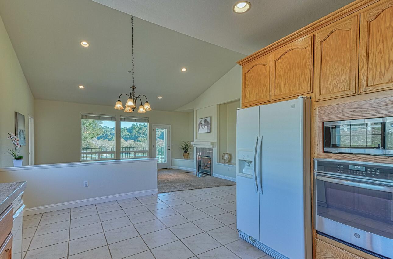 Detail Gallery Image 14 of 52 For 9451 Eagle Way, Salinas,  CA 93907 - 5 Beds | 4 Baths