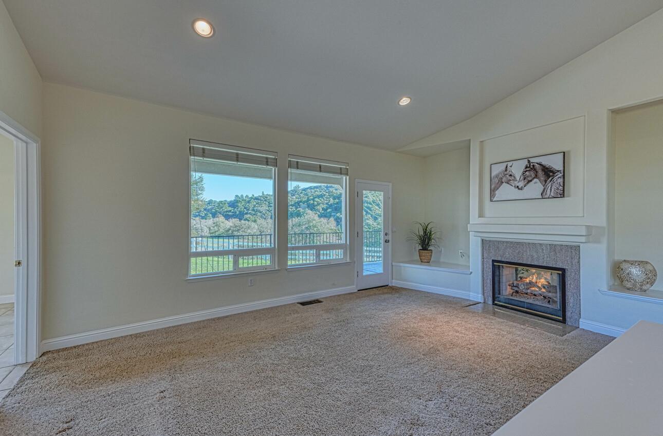 Detail Gallery Image 15 of 52 For 9451 Eagle Way, Salinas,  CA 93907 - 5 Beds | 4 Baths