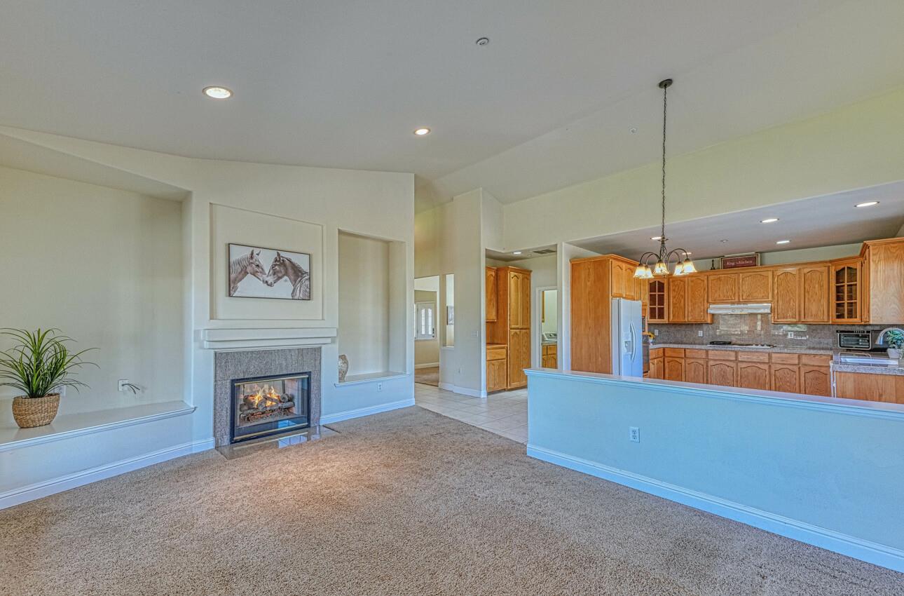 Detail Gallery Image 16 of 52 For 9451 Eagle Way, Salinas,  CA 93907 - 5 Beds | 4 Baths