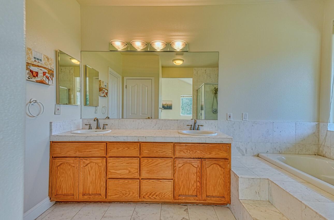 Detail Gallery Image 31 of 52 For 9451 Eagle Way, Salinas,  CA 93907 - 5 Beds | 4 Baths