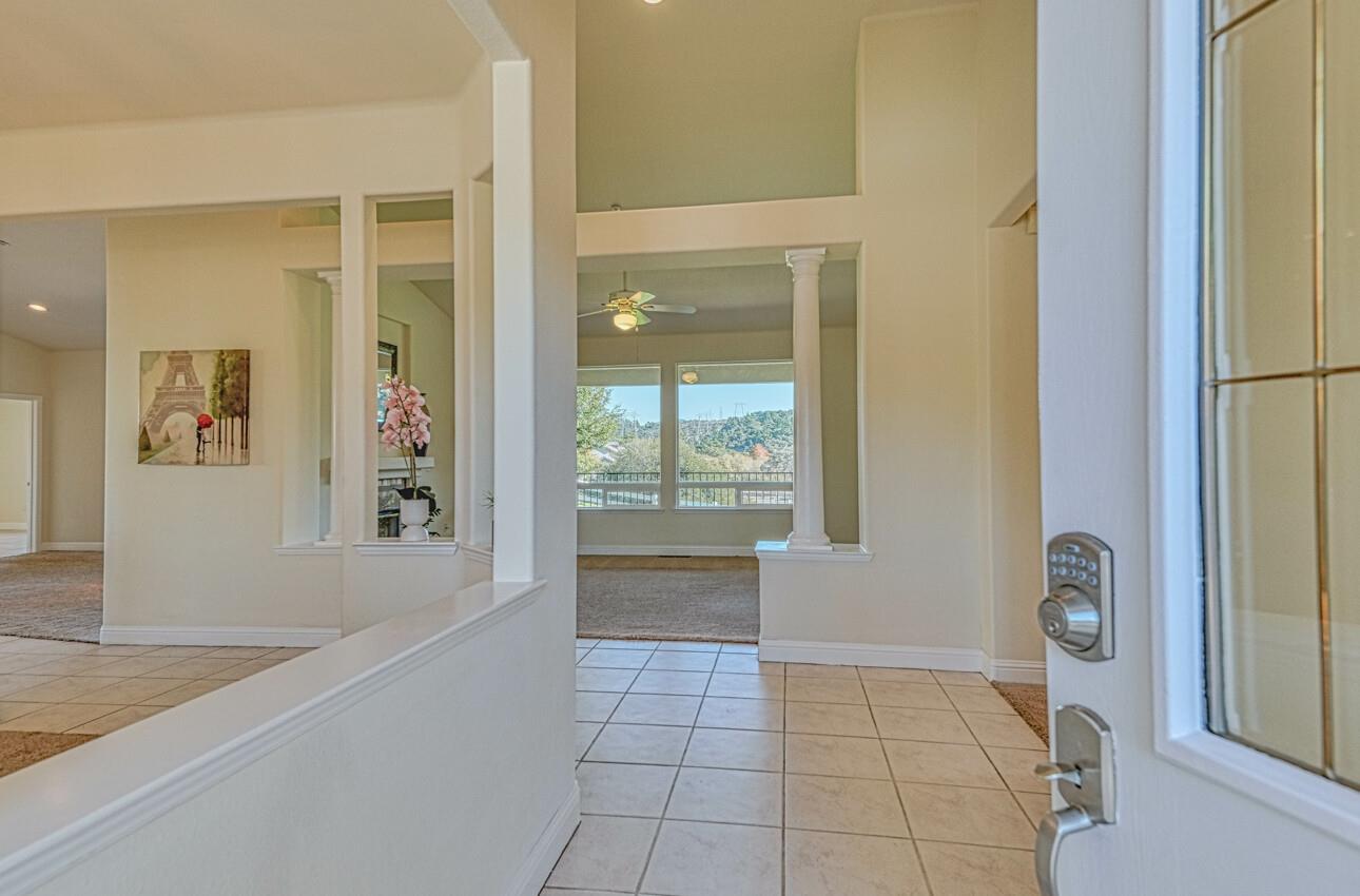 Detail Gallery Image 5 of 52 For 9451 Eagle Way, Salinas,  CA 93907 - 5 Beds | 4 Baths