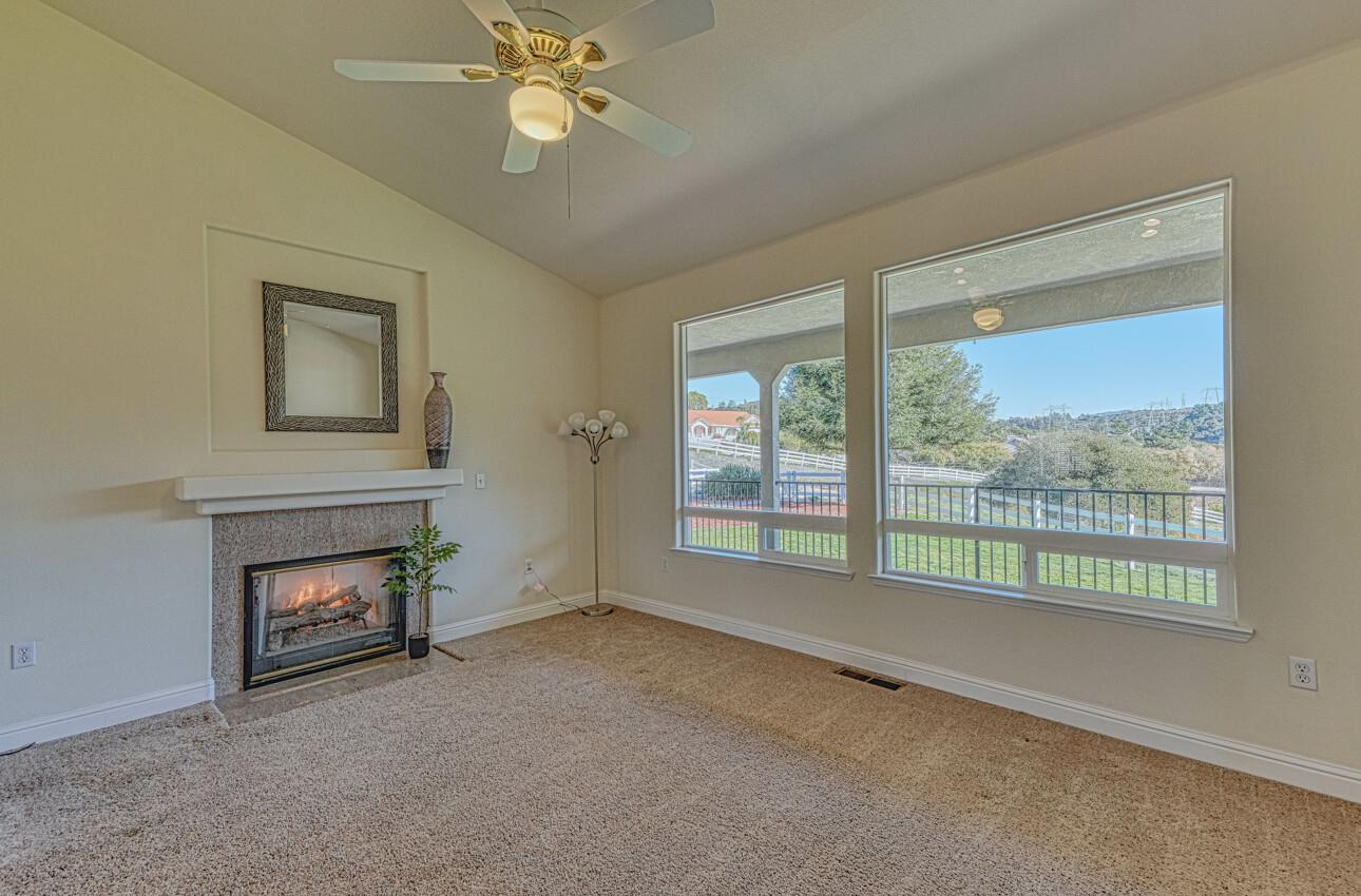 Detail Gallery Image 7 of 52 For 9451 Eagle Way, Salinas,  CA 93907 - 5 Beds | 4 Baths