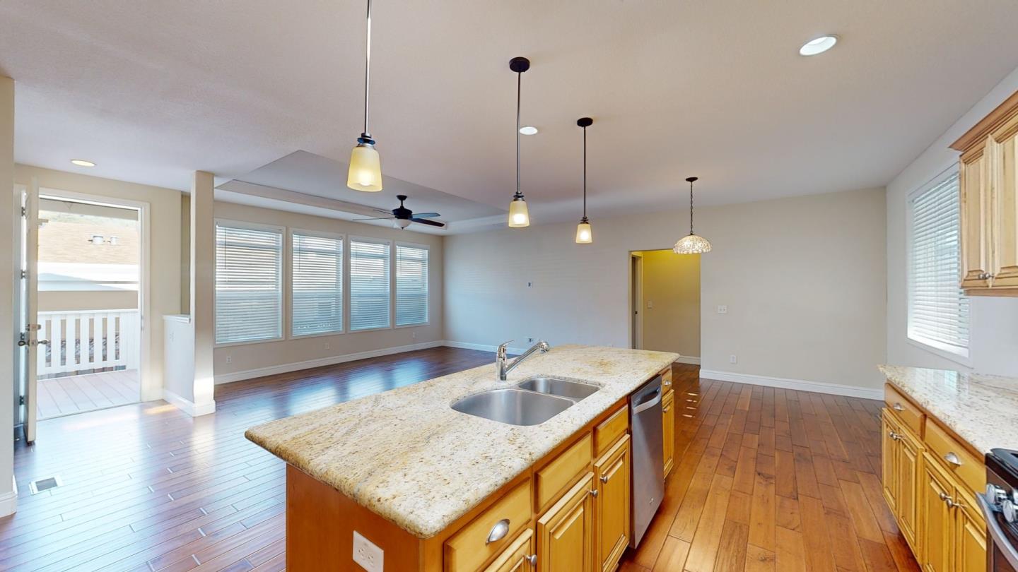 Detail Gallery Image 5 of 27 For 39 Eugenia Ave #39,  Aptos,  CA 95003 - 3 Beds | 2 Baths