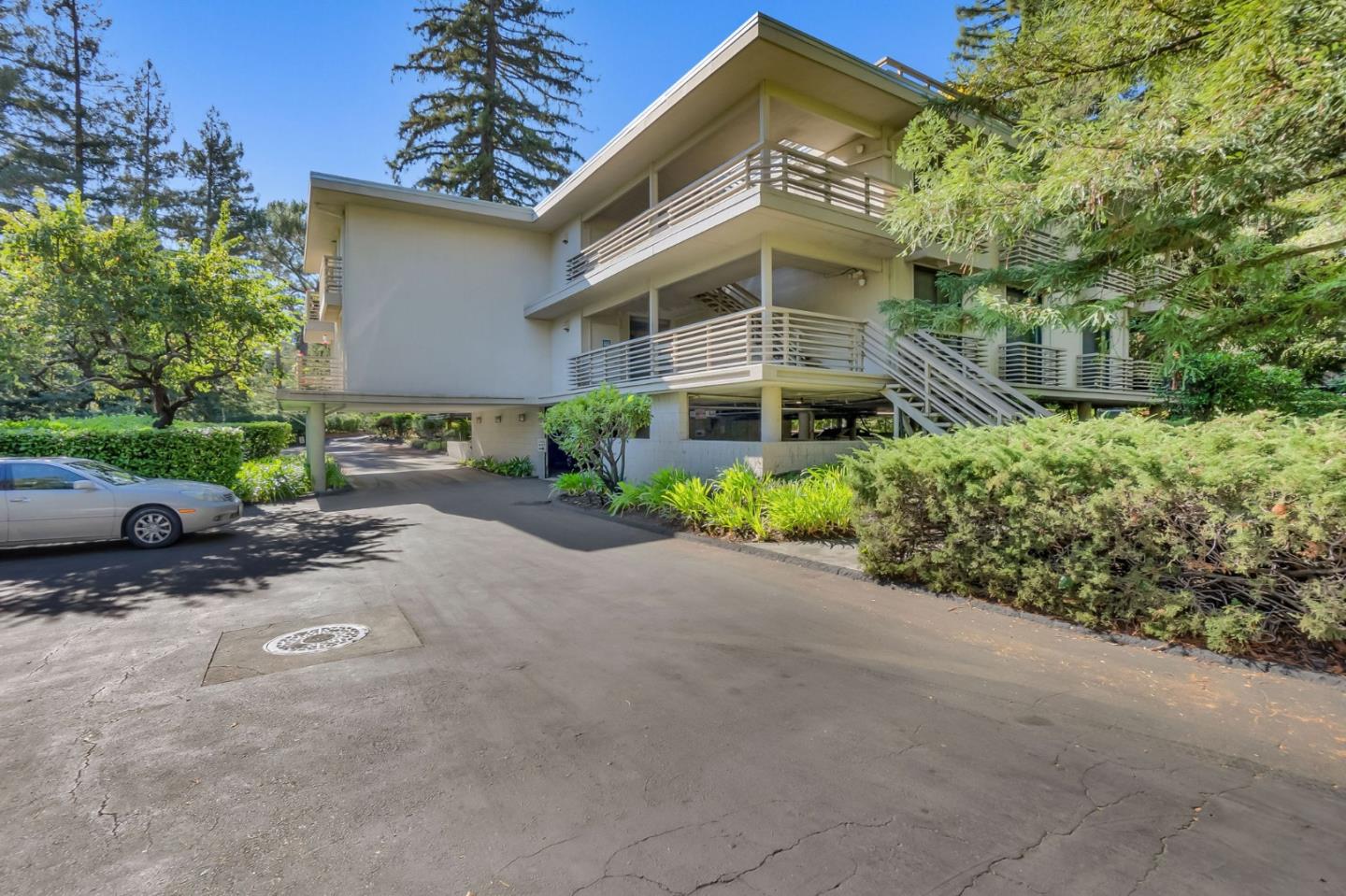 Detail Gallery Image 2 of 26 For 1100 Sharon Park Dr #13,  Menlo Park,  CA 94025 - 2 Beds | 2 Baths