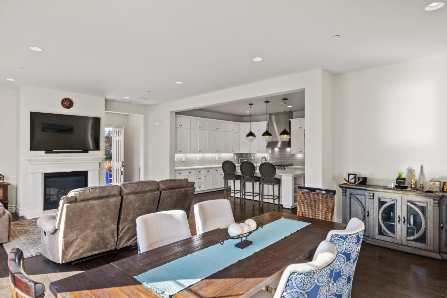 Detail Gallery Image 6 of 65 For 18511 Mcclellan Cir, East Garrison,  CA 93933 - 3 Beds | 2/1 Baths