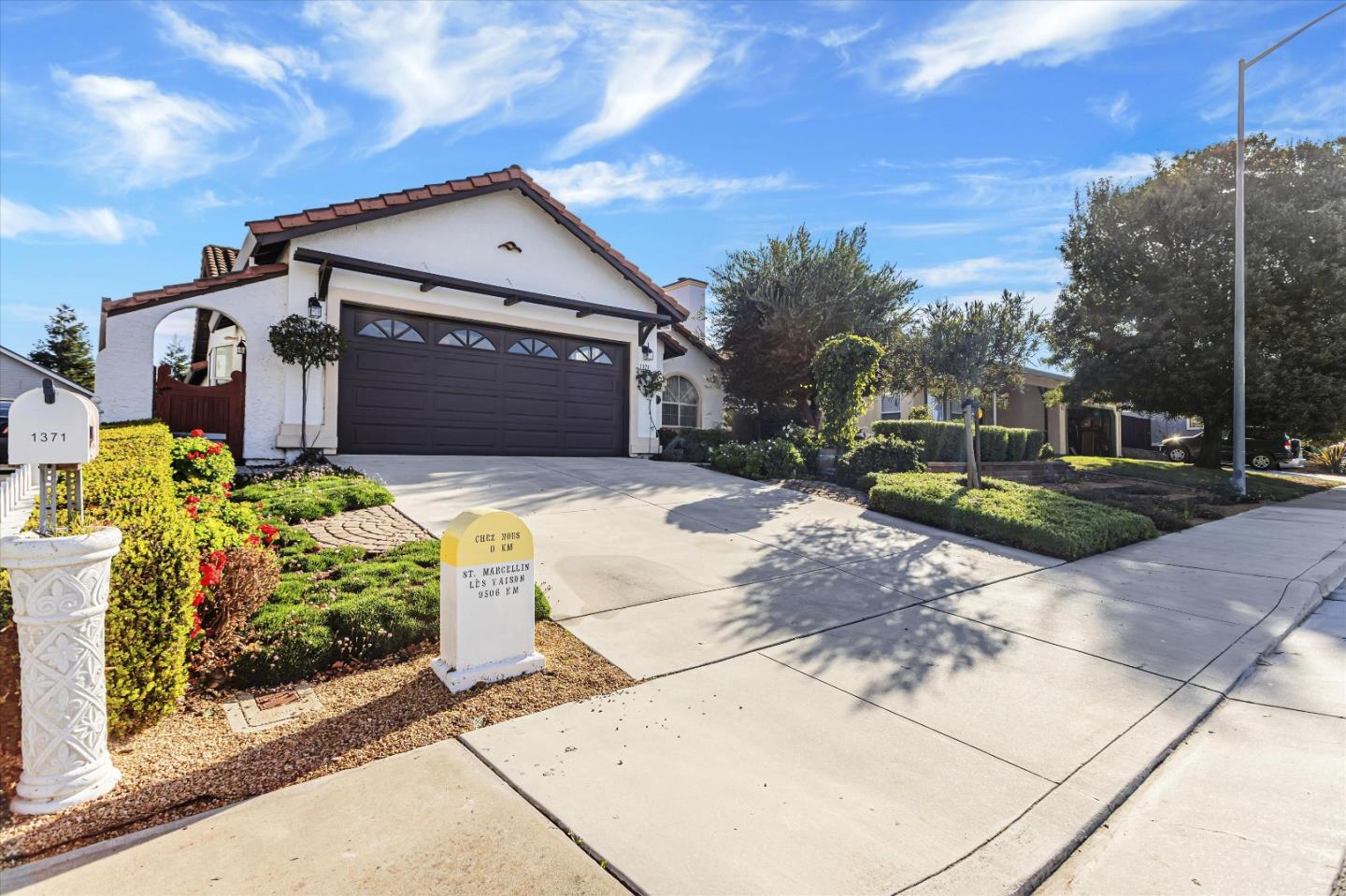 Detail Gallery Image 3 of 78 For 1371 El Cerro Dr, Hollister,  CA 95023 - 4 Beds | 2 Baths