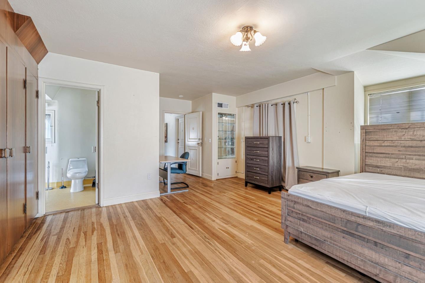 Detail Gallery Image 32 of 75 For 740 W Willow St, Stockton,  CA 95203 - 6 Beds | 5 Baths