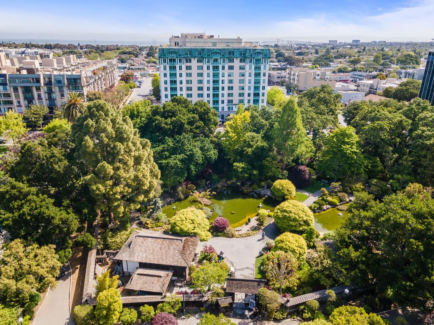 Detail Gallery Image 1 of 1 For 601 Laurel Ave #402,  San Mateo,  CA 94401 - 2 Beds | 2 Baths