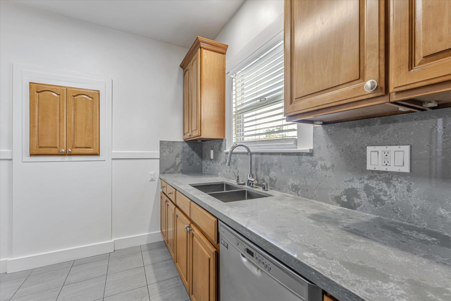 Detail Gallery Image 7 of 16 For 752 40th St #4,  Oakland,  CA 94609 - 2 Beds | 1 Baths