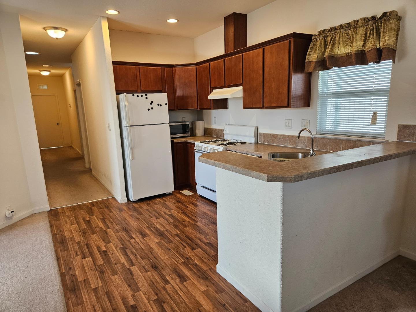 Detail Gallery Image 6 of 13 For 165 Blossom Hill Rd #312,  San Jose,  CA 95123 - 3 Beds | 2 Baths