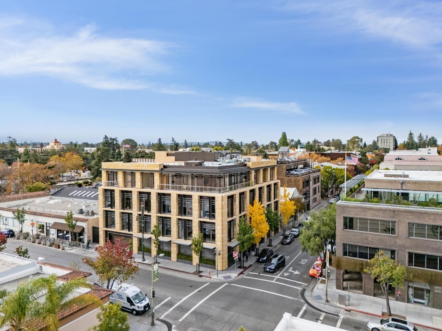 Detail Gallery Image 2 of 55 For 550 High St #1,  Palo Alto,  CA 94301 - 3 Beds | 3 Baths