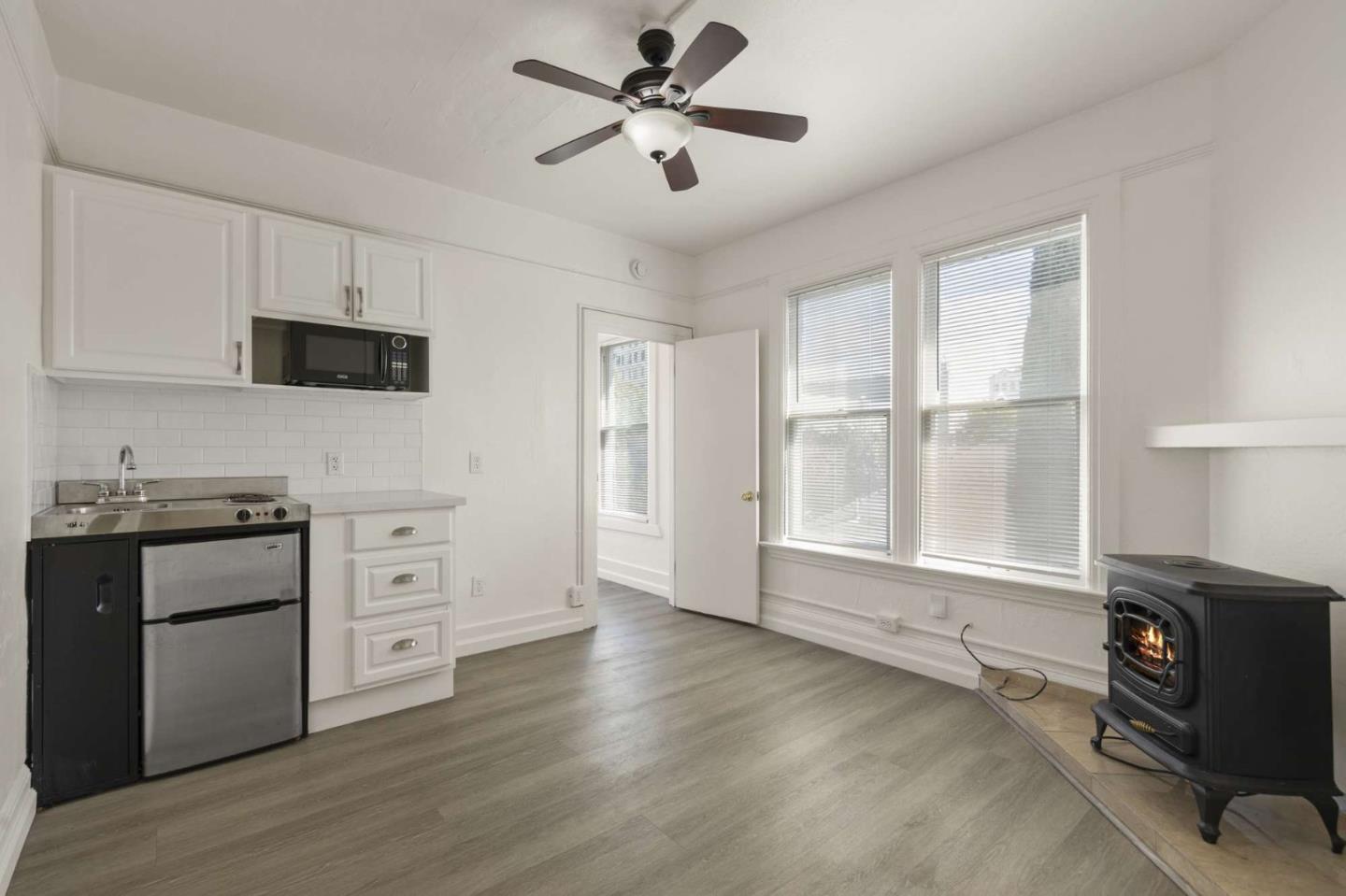 Detail Gallery Image 2 of 10 For 405 Kipling St, Palo Alto,  CA 94301 - – Beds | – Baths