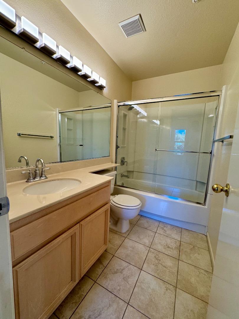 Detail Gallery Image 17 of 42 For 596 Shoal Cir, Redwood Shores,  CA 94065 - 2 Beds | 2/1 Baths