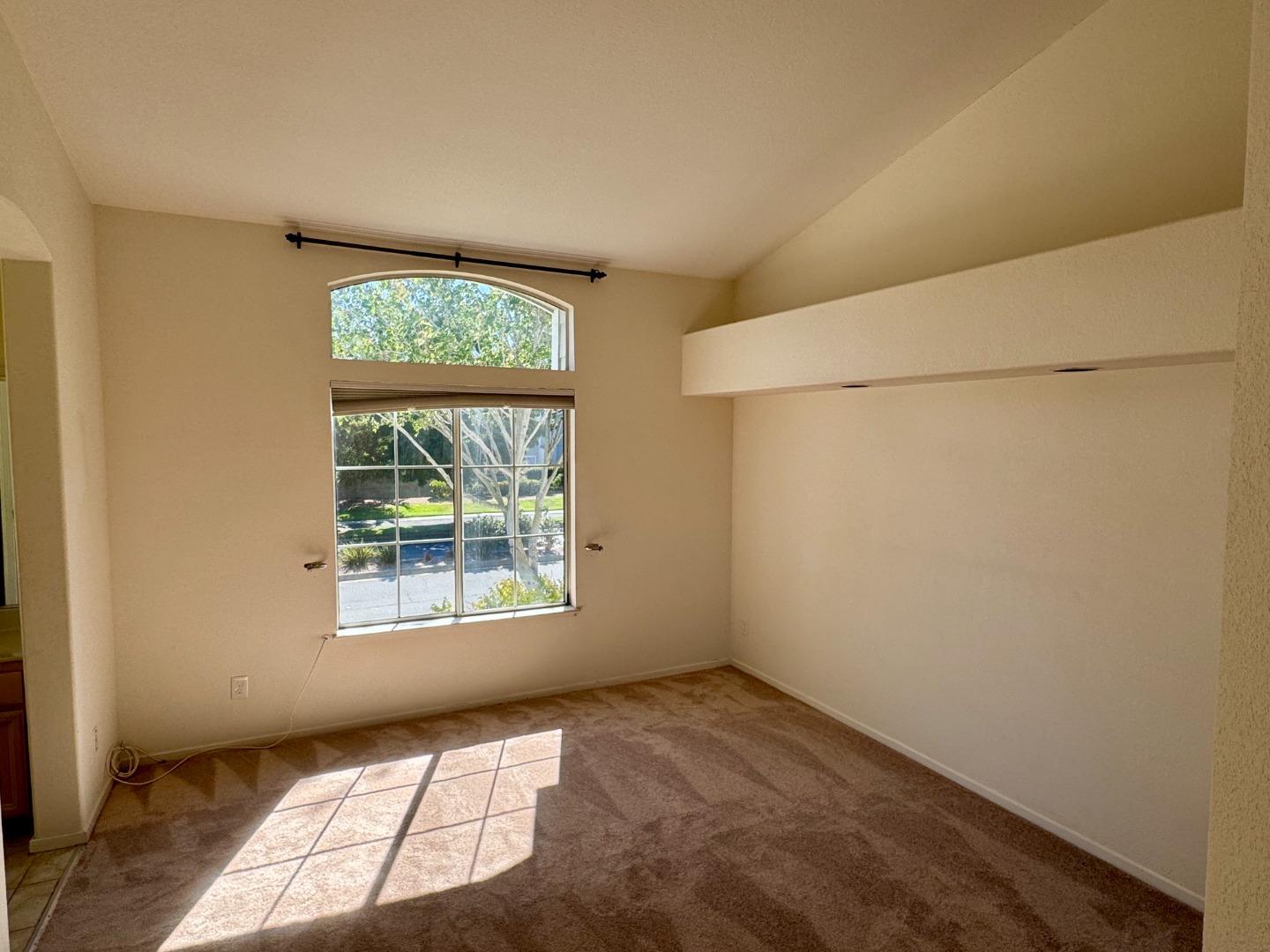 Detail Gallery Image 18 of 42 For 596 Shoal Cir, Redwood Shores,  CA 94065 - 2 Beds | 2/1 Baths