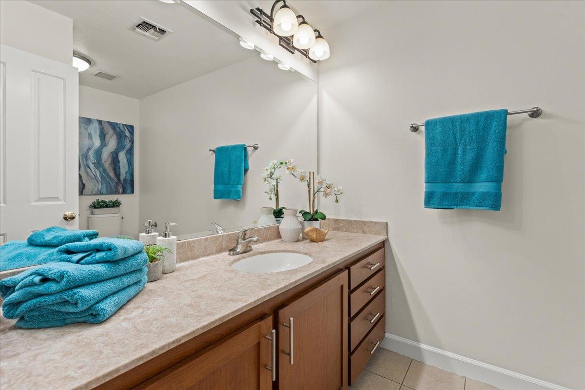 Detail Gallery Image 14 of 27 For 315 Cypress Point Dr, Mountain View,  CA 94043 - 3 Beds | 2 Baths