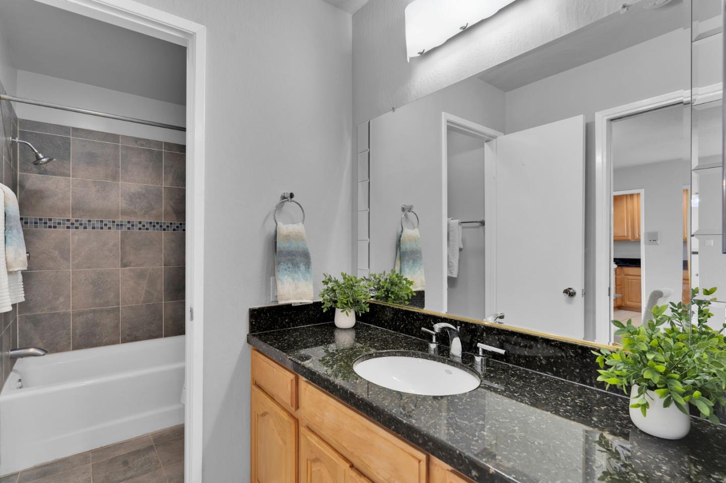 Detail Gallery Image 14 of 33 For 1550 Frontera Way #306,  Millbrae,  CA 94030 - 1 Beds | 1 Baths