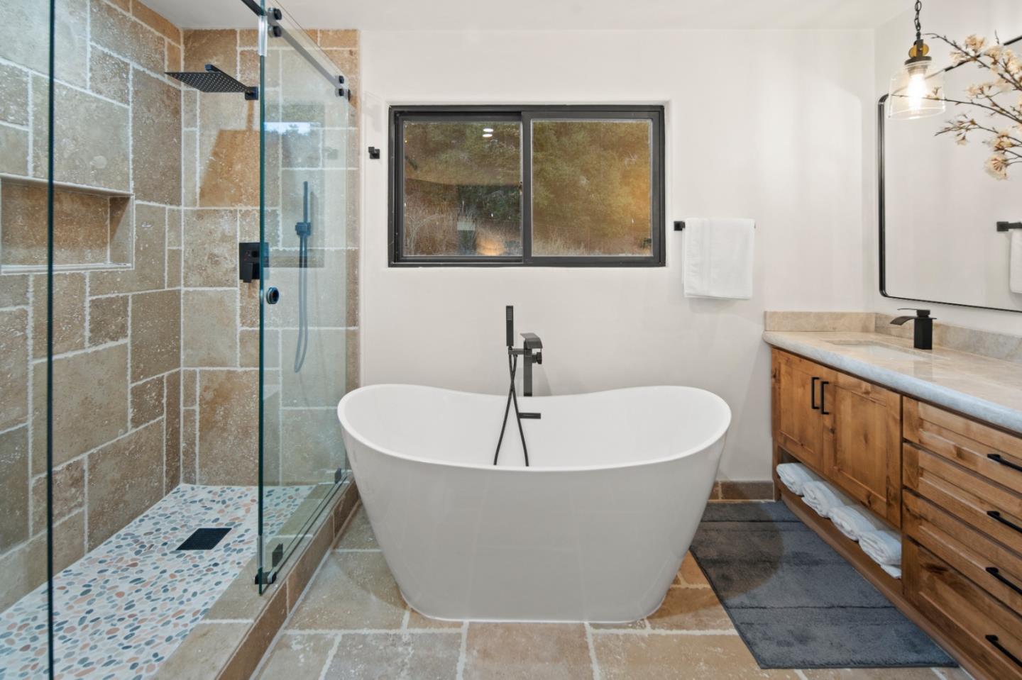 Detail Gallery Image 13 of 30 For 372 Corral De Tierra Rd, Salinas,  CA 93908 - 4 Beds | 4/1 Baths
