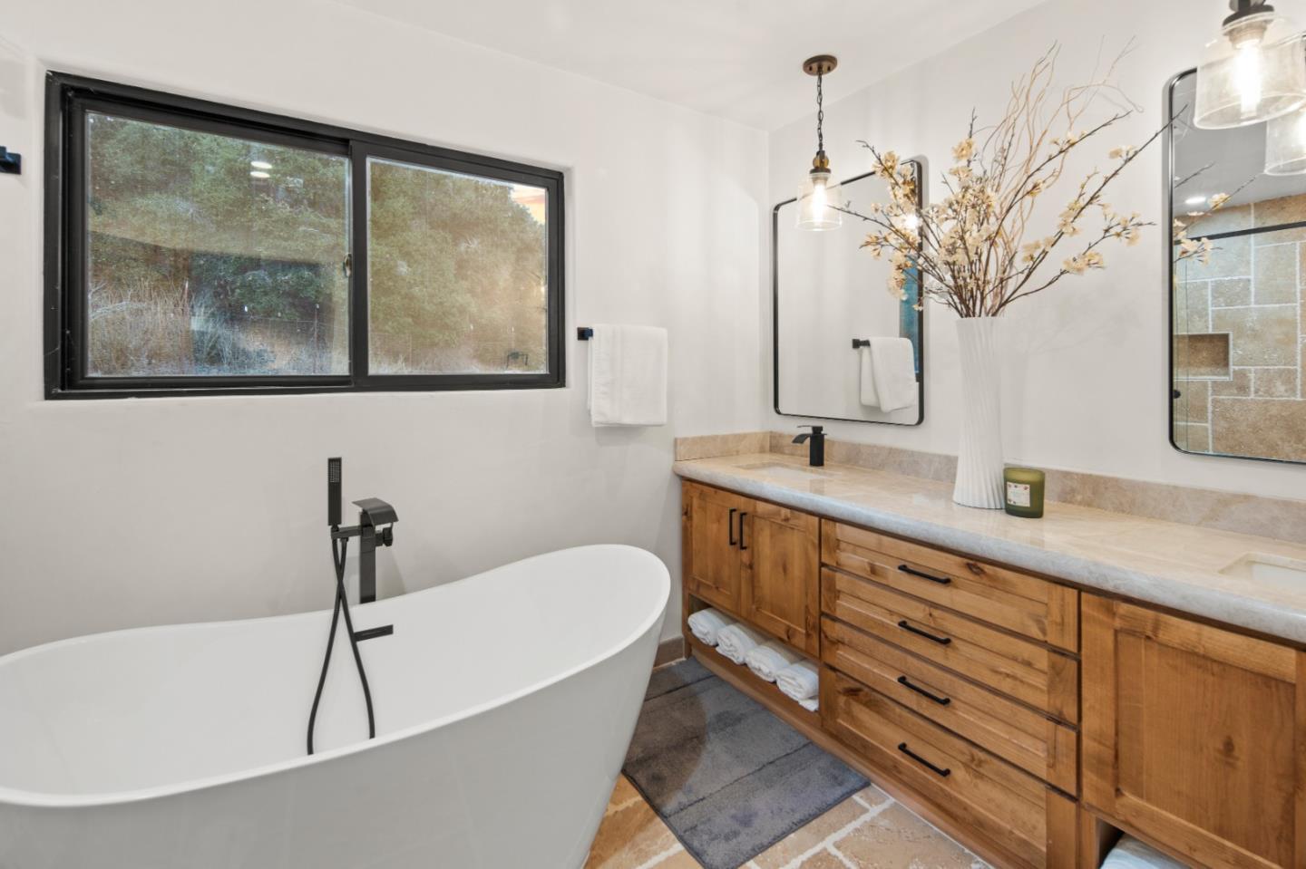 Detail Gallery Image 14 of 30 For 372 Corral De Tierra Rd, Salinas,  CA 93908 - 4 Beds | 4/1 Baths