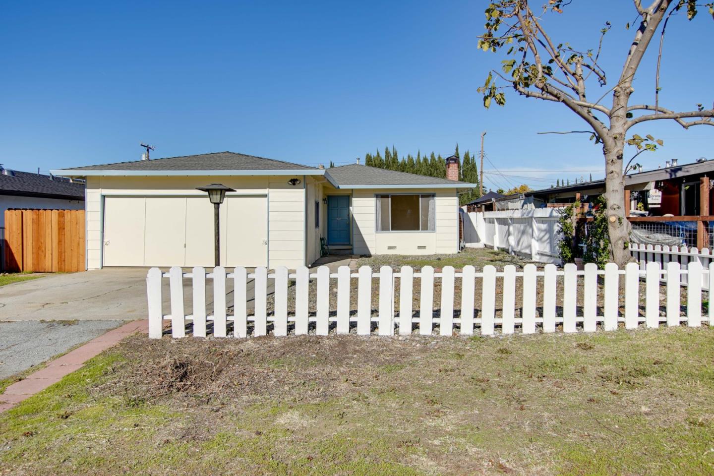 Detail Gallery Image 1 of 25 For 1340 Crestview Dr, Hollister,  CA 95023 - 3 Beds | 1/1 Baths