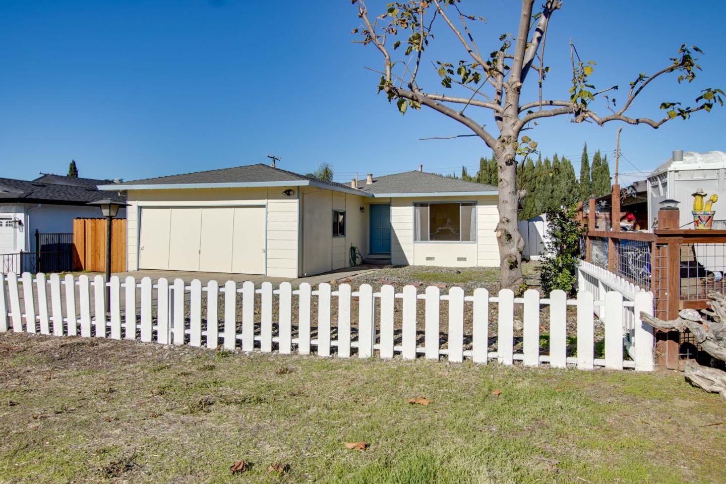 Detail Gallery Image 2 of 25 For 1340 Crestview Dr, Hollister,  CA 95023 - 3 Beds | 1/1 Baths