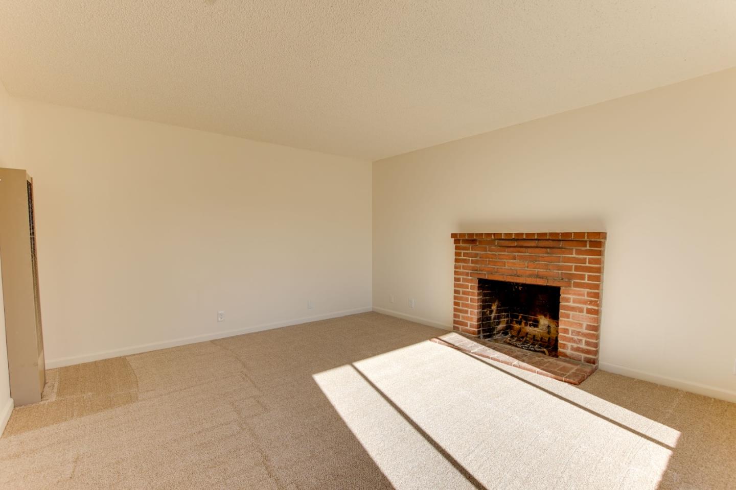 Detail Gallery Image 6 of 25 For 1340 Crestview Dr, Hollister,  CA 95023 - 3 Beds | 1/1 Baths